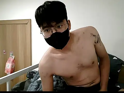 Gwencloudy online show from November 2025 02:28:01 PM