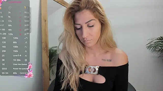 Snapshot of sofiah_ chatting on March 2025 06:12:02 AM sofiah online show from March 2025 06:12:02 AM