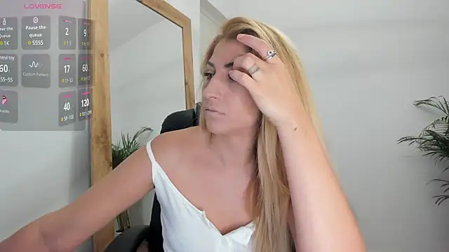 Snapshot of sofiah_ chatting on March 2025 05:23:02 PM sofiah online show from March 2025 05:23:02 PM