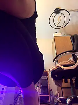 Snapshot of sofiah_ chatting on December 2025 05:19:02 PM sofiah online show from December 2025 05:19:02 PM