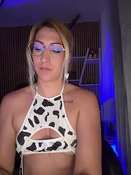 Snapshot of sofiah_ chatting on April 2026 08:09:02 PM sofiah online show from April 2026 08:09:02 PM