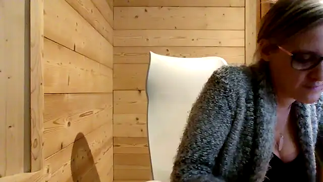 Madame Callie online show from December 2025 04:01:02 PM