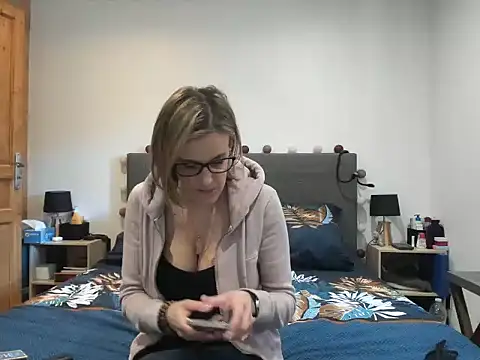 Snapshot of Madame_Callie chatting on April 2026 12:38:02 PM Madame Callie online show from April 2026 12:38:02 PM