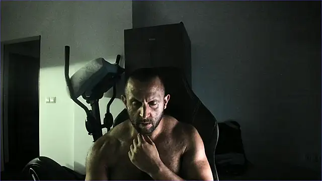 Snapshot of Hugealphabeast chatting on July 2026 06:32:01 PM Hugealphabeast online show from July 2026 06:32:01 PM