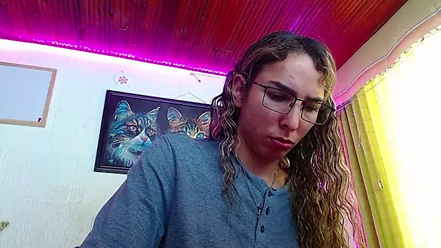 Snapshot of Niky_777 chatting on February 2025 07:31:02 PM Niky 777 online show from February 2025 07:31:02 PM