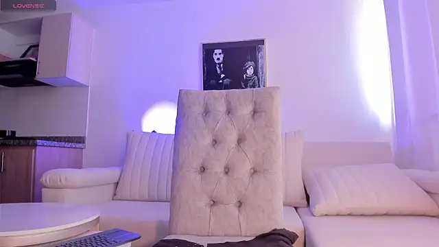 Snapshot of HannahDavis_ chatting on January 2025 01:41:02 PM HannahDavis online show from January 2025 01:41:02 PM