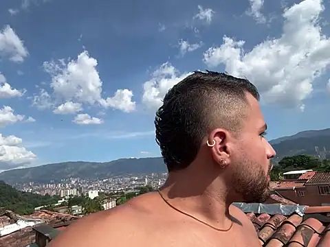 Snapshot of Juan_Castano chatting on January 2025 08:05:02 PM Juan Castano online show from January 2025 08:05:02 PM