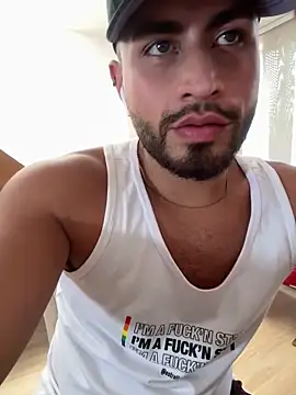 Snapshot of Juan_Castano chatting on January 2025 07:21:01 PM Juan Castano online show from January 2025 07:21:01 PM