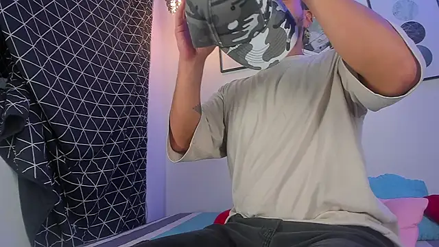 Snapshot of Juan_Castano chatting on March 2025 12:45:01 AM Juan Castano online show from March 2025 12:45:01 AM