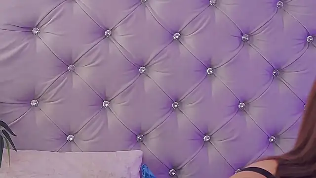 Snapshot of MeIisaLove chatting on September 2025 08:21:01 PM MeIisaLove online show from September 2025 08:21:01 PM