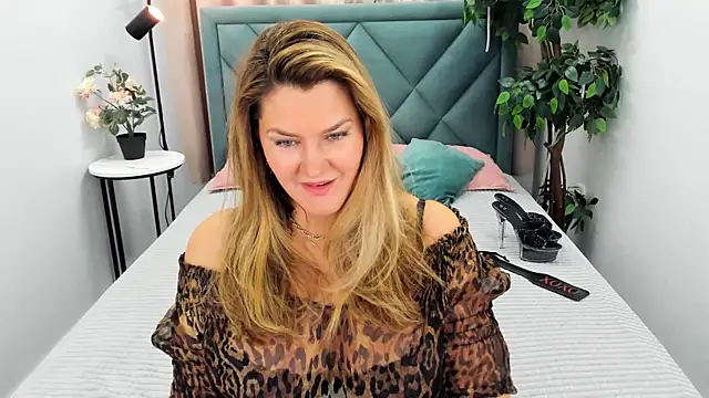 Snapshot of Adele_Russo chatting on September 2025 04:17:01 PM Adele Russo online show from September 2025 04:17:01 PM