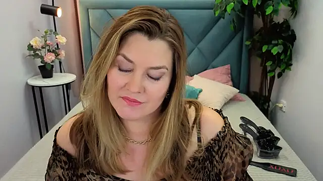 Snapshot of Adele_Russo chatting on November 2025 04:33:01 PM Adele Russo online show from November 2025 04:33:01 PM