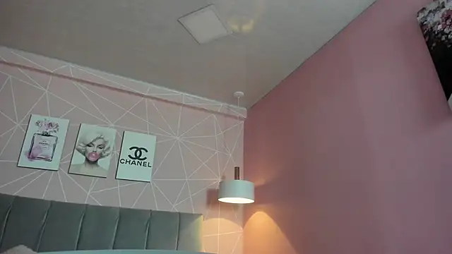 Snapshot of dolly_zoe chatting on October 2025 04:58:01 AM dolly zoe online show from October 2025 04:58:01 AM