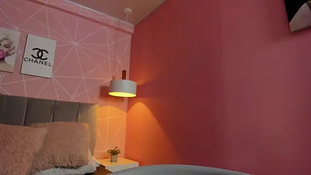 dolly zoe online show from December 2025 05:13:01 AM