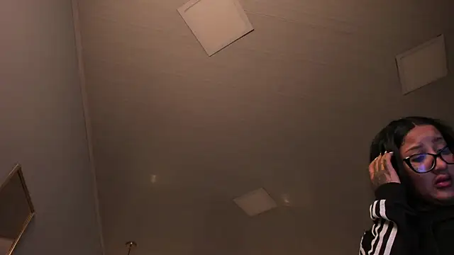 ayshel   online show from November 2025 05:28:02 AM