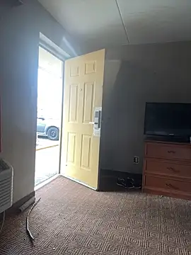 Snapshot of Stressreliever82 chatting on April 2026 04:19:01 PM Stressreliever82 online show from April 2026 04:19:01 PM