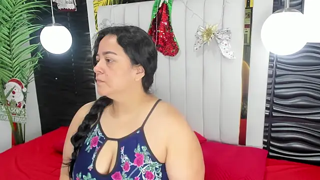 Snapshot of lucia_vonne_ chatting on December 2024 11:29:01 AM lucia vonne  online show from December 2024 11:29:01 AM