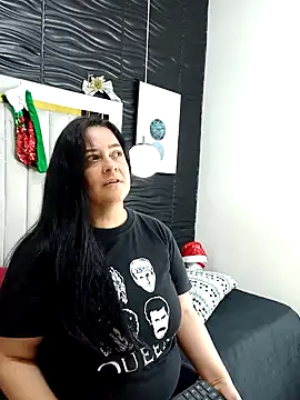 Snapshot of lucia_vonne_ chatting on December 2024 11:34:02 AM lucia vonne  online show from December 2024 11:34:02 AM