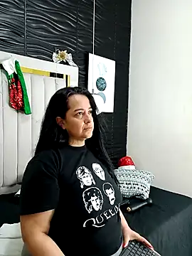 Snapshot of lucia_vonne_ chatting on December 2024 02:38:02 PM lucia vonne  online show from December 2024 02:38:02 PM