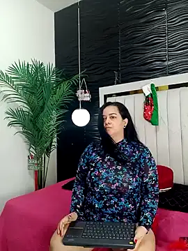 Snapshot of lucia_vonne_ chatting on December 2024 01:45:02 PM lucia vonne  online show from December 2024 01:45:02 PM