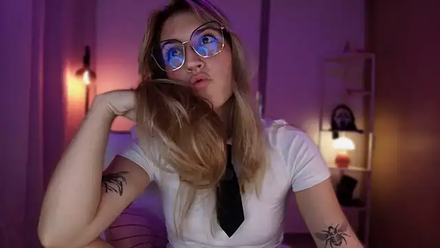 Snapshot of Dakotaa_ chatting on March 2026 01:10:01 AM Dakotaa online show from March 2026 01:10:01 AM