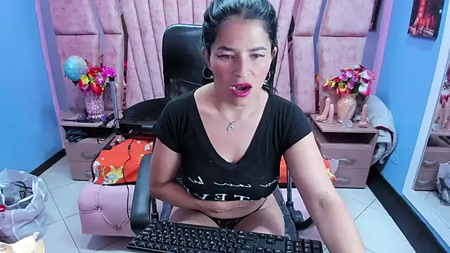Snapshot of HornySkinny26 chatting on October 2025 05:41:02 AM HornySkinny26 online show from October 2025 05:41:02 AM