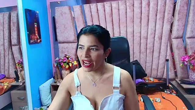 Snapshot of HornySkinny26 chatting on November 2025 05:28:02 AM HornySkinny26 online show from November 2025 05:28:02 AM