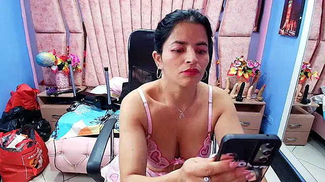 Snapshot of HornySkinny26 chatting on November 2025 04:01:01 AM HornySkinny26 online show from November 2025 04:01:01 AM