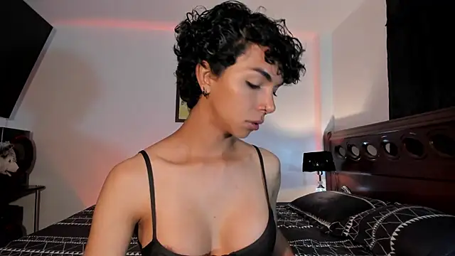 xhenisa  online show from December 2024 02:22:02 AM