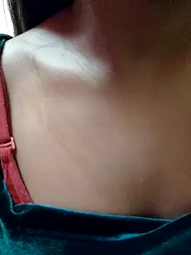 Snapshot of Roshni_98 chatting on March 2025 07:57:02 AM Roshni 98 online show from March 2025 07:57:02 AM