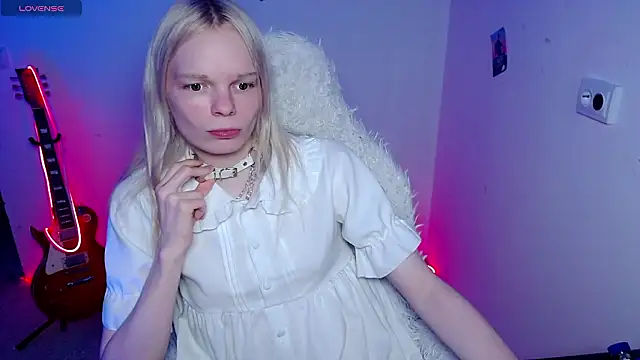 Snapshot of Emily_Nyaffee chatting on March 2026 07:43:02 PM Emily Nyaffee online show from March 2026 07:43:02 PM