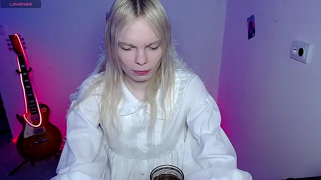 Snapshot of Emily_Nyaffee chatting on March 2026 10:18:01 PM Emily Nyaffee online show from March 2026 10:18:01 PM