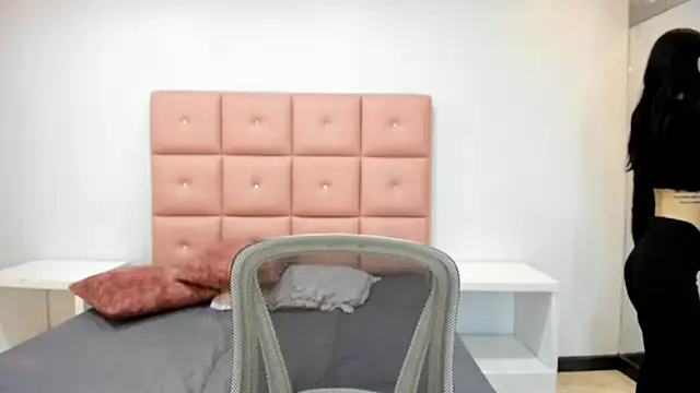 lhiamfit online show from December 2024 06:33:01 PM