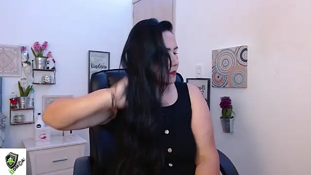 Snapshot of amalia_brunette chatting on December 2024 11:19:02 PM amalia brunette online show from December 2024 11:19:02 PM