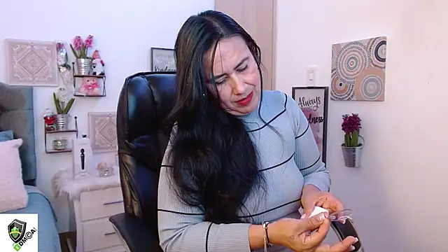 Snapshot of amalia_brunette chatting on January 2025 11:27:02 PM amalia brunette online show from January 2025 11:27:02 PM