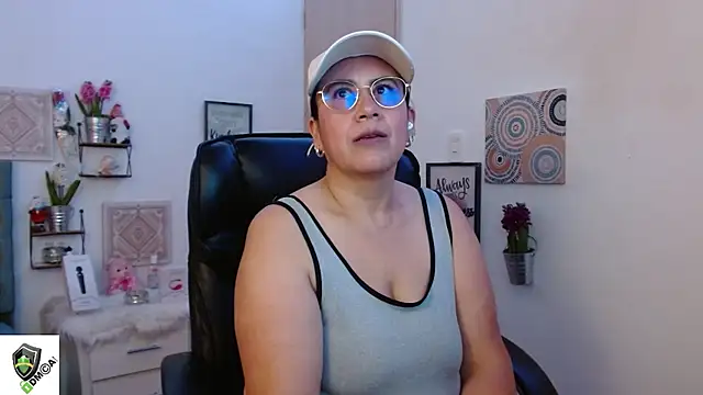 Snapshot of amalia_brunette chatting on January 2025 10:56:01 PM amalia brunette online show from January 2025 10:56:01 PM