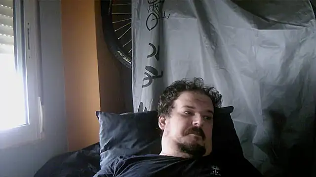 Snapshot of porkorossy chatting on October 2025 07:06:01 AM porkorossy online show from October 2025 07:06:01 AM