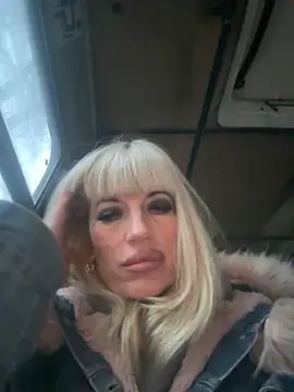 Snapshot of AlinaGrosu chatting on January 2025 06:12:01 AM AlinaGrosu online show from January 2025 06:12:01 AM
