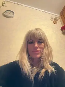 Snapshot of AlinaGrosu chatting on February 2025 10:09:02 PM AlinaGrosu online show from February 2025 10:09:02 PM