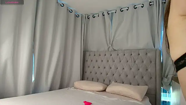 Snapshot of Skinny_Alice chatting on April 2026 11:11:02 AM Skinny Alice online show from April 2026 11:11:02 AM