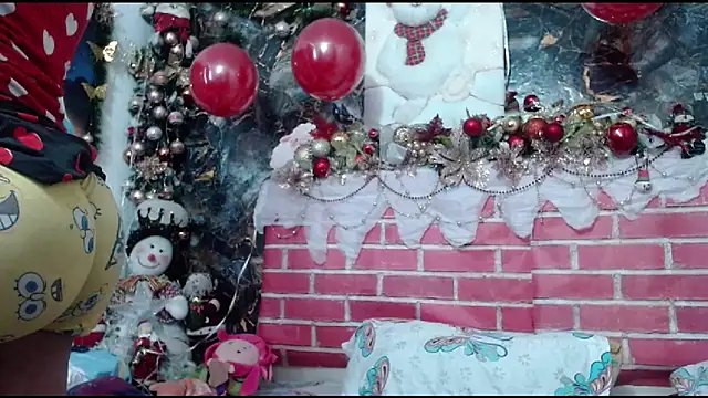 Snapshot of DesireDirtyTS__ chatting on December 2025 12:36:01 PM DesireDirtyTS online show from December 2025 12:36:01 PM