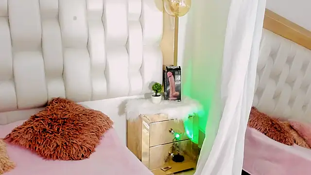 Snapshot of BeckyRusso chatting on January 2025 12:56:01 PM BeckyRusso online show from January 2025 12:56:01 PM