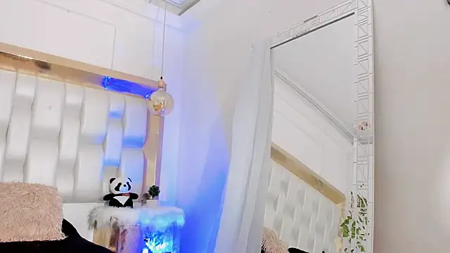 Snapshot of BeckyRusso chatting on February 2025 03:23:02 PM BeckyRusso online show from February 2025 03:23:02 PM