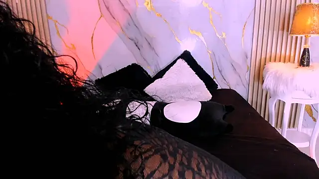 Snapshot of BeckyRusso chatting on October 2025 01:43:02 PM BeckyRusso online show from October 2025 01:43:02 PM