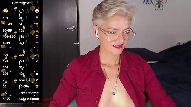 Snapshot of scarlett_paris22 chatting on January 2025 03:17:02 AM scarlett paris22 online show from January 2025 03:17:02 AM