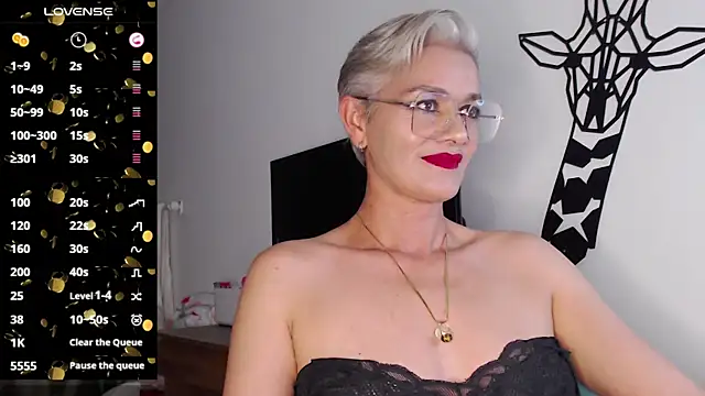 Snapshot of scarlett_paris22 chatting on February 2025 10:43:01 PM scarlett paris22 online show from February 2025 10:43:01 PM