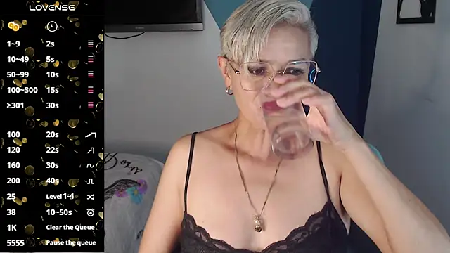 Snapshot of scarlett_paris22 chatting on March 2025 12:05:01 AM scarlett paris22 online show from March 2025 12:05:01 AM