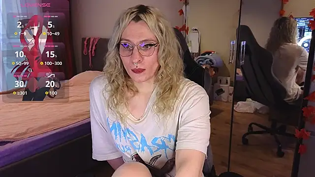 Lori Myaf online show from October 2025 02:15:01 PM