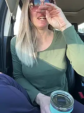 ItsDanniG online show from January 2025 05:02:01 PM