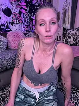 ItsDanniG online show from February 2025 06:36:02 PM